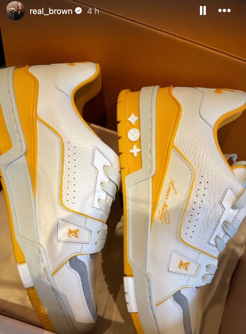 Galleria foto 'Emma, le Sneakers colorate sono griffate: ecco quanto costano' - foto 1