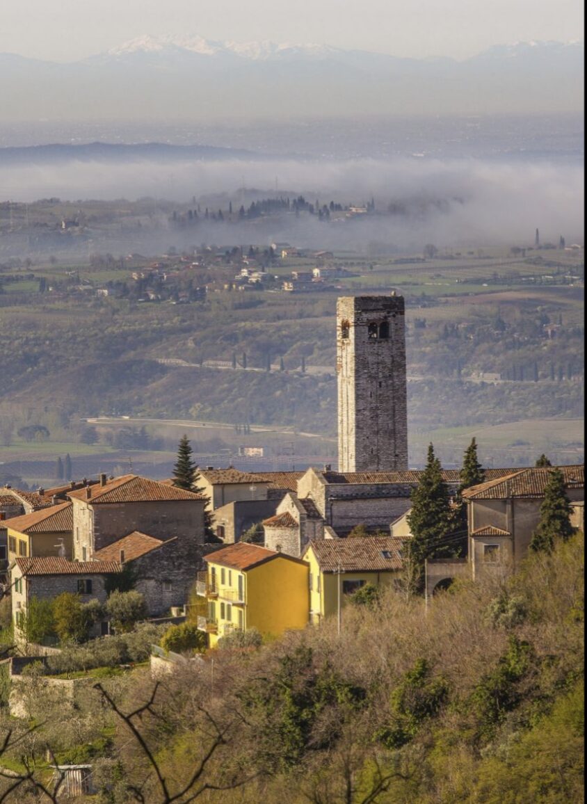 Galleria foto 'Lo chiamano il borgo di pietra della valpolicella. E’ uno dei più belli d’Italia!' - foto 1