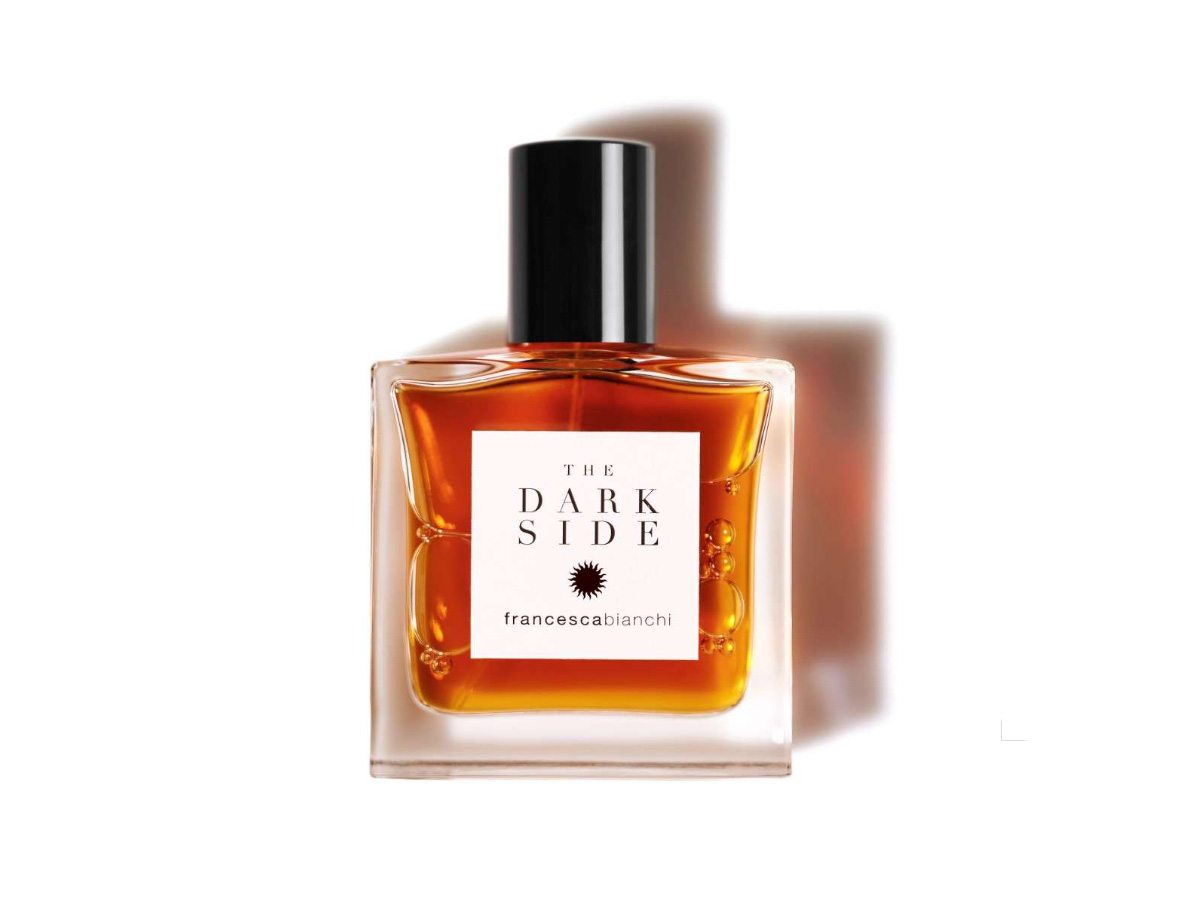 Profumi dark: 5 fragranze misteriose da indossare la notte di Halloween Profumi dark: 5 fragranze misteriose da indossare la notte di Halloween