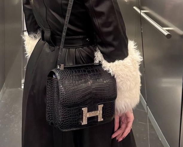 Chiara Ferragni, weekend nella natura con la Borsa da 40mila euro! Chiara Ferragni, weekend nella natura con la Borsa da 40mila euro!