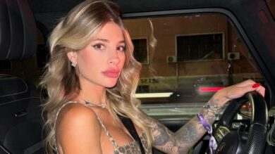 Chiara Nasti ha speso 2000 euro per la sua mini bag griffata per la spiaggia!