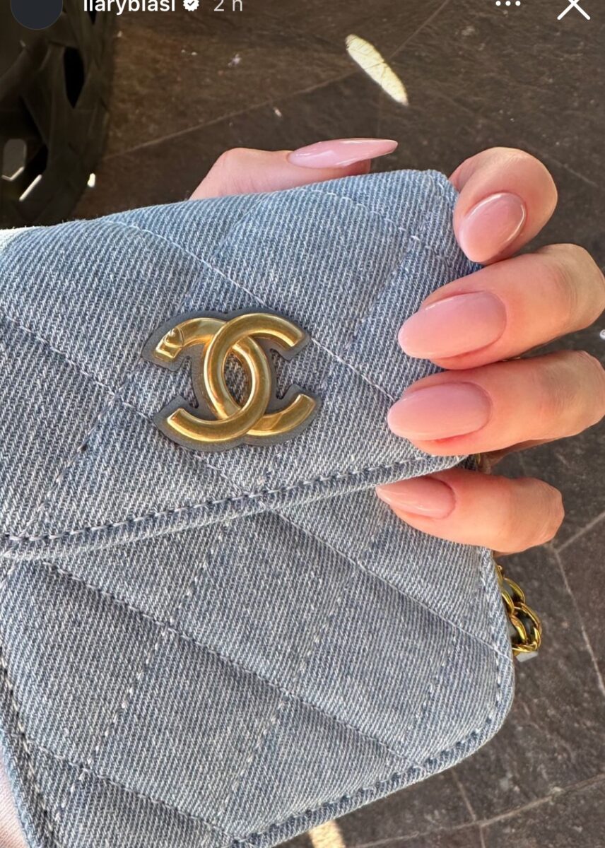 Ilary Blasi sfoggia la Micro-Bag di lusso, che prezzo assurdo! Ilary Blasi sfoggia la Micro-Bag di lusso, che prezzo assurdo!