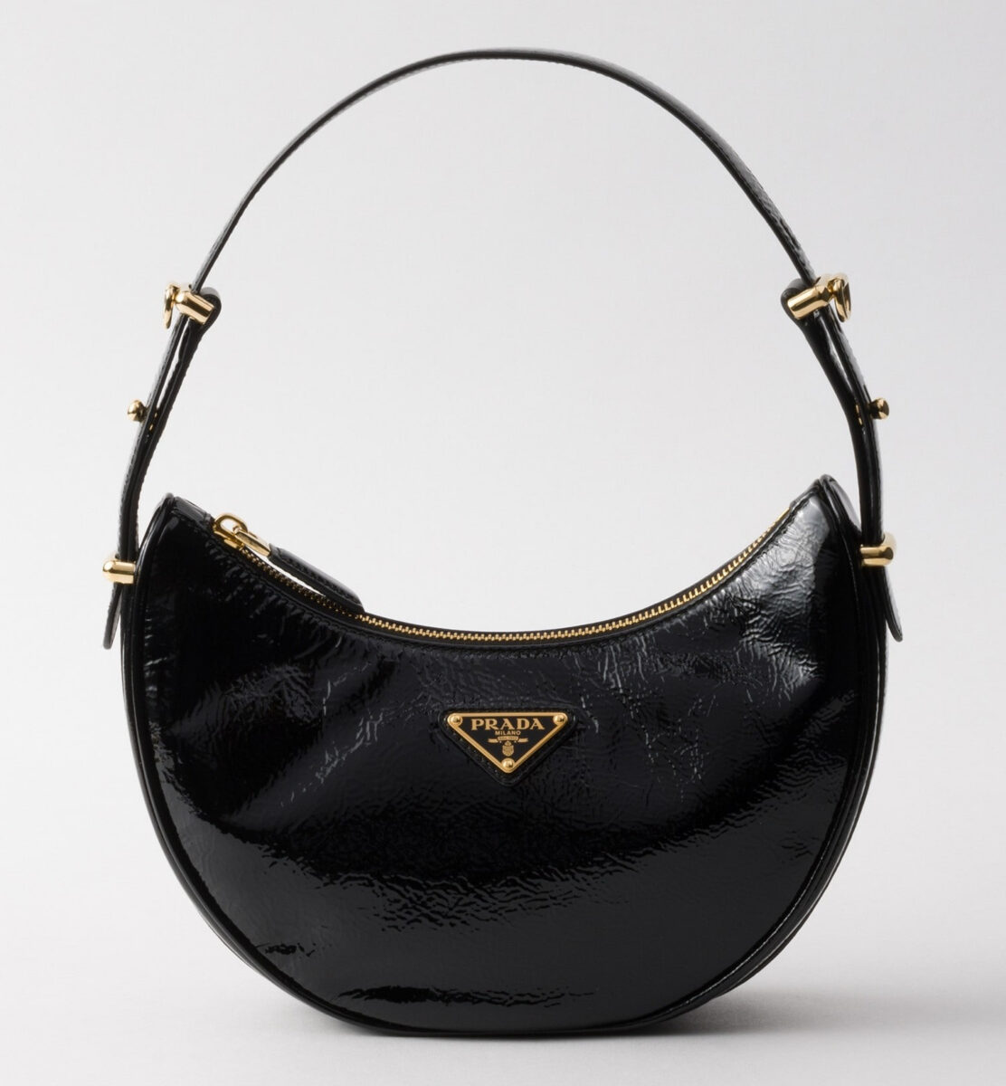 Prada firma la borsa autunnale più amata dalle fashion addicted Prada firma la borsa autunnale più amata dalle fashion addicted