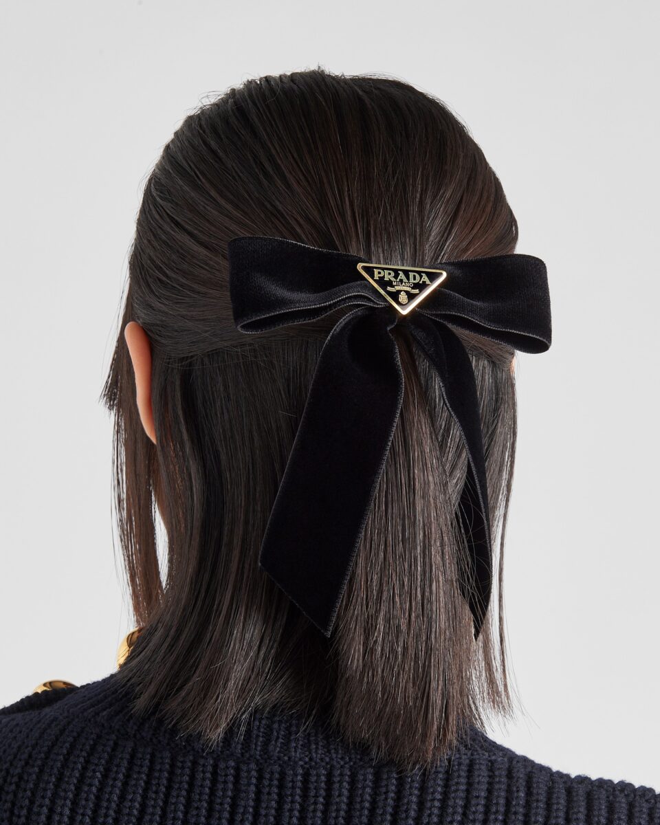 Come vestirsi a Natale? Scopri capi e accessori dalla collezione Holiday di Prada Come vestirsi a Natale? Scopri capi e accessori dalla collezione Holiday di Prada
