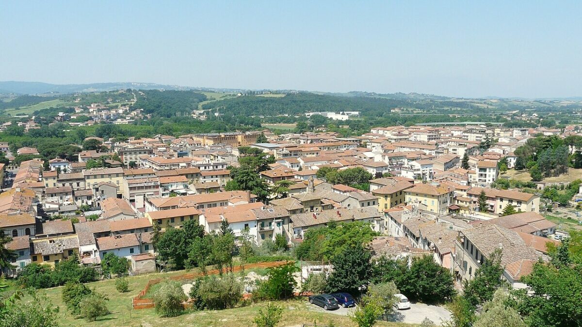 Uno splendido Borgo nel cuore della Toscana che ha dato i natali al grande Boccaccio