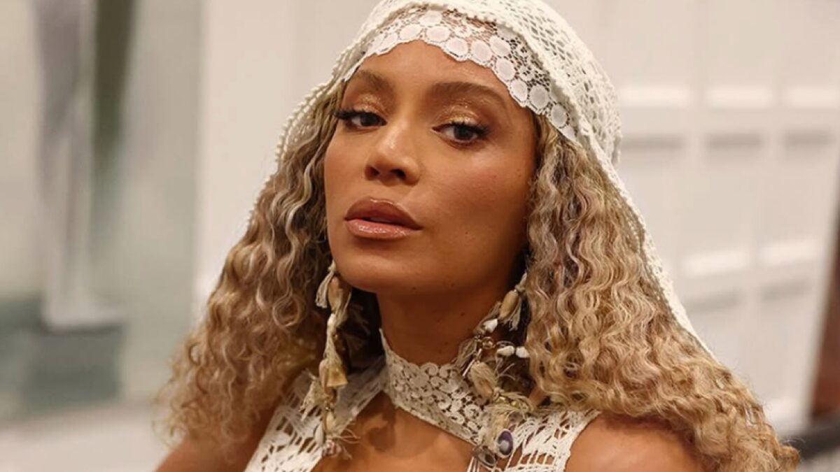 Beyoncé, red carpet con la figlia Blue Ivy e un anello che vale quasi un milione di dollari