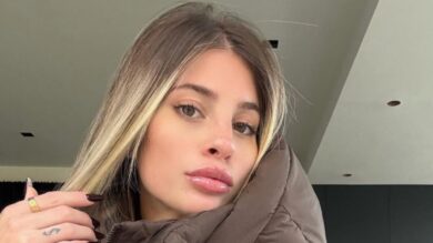 Chiara Nasti sfoggia la borsa griffata che non è per tutte le tasche!