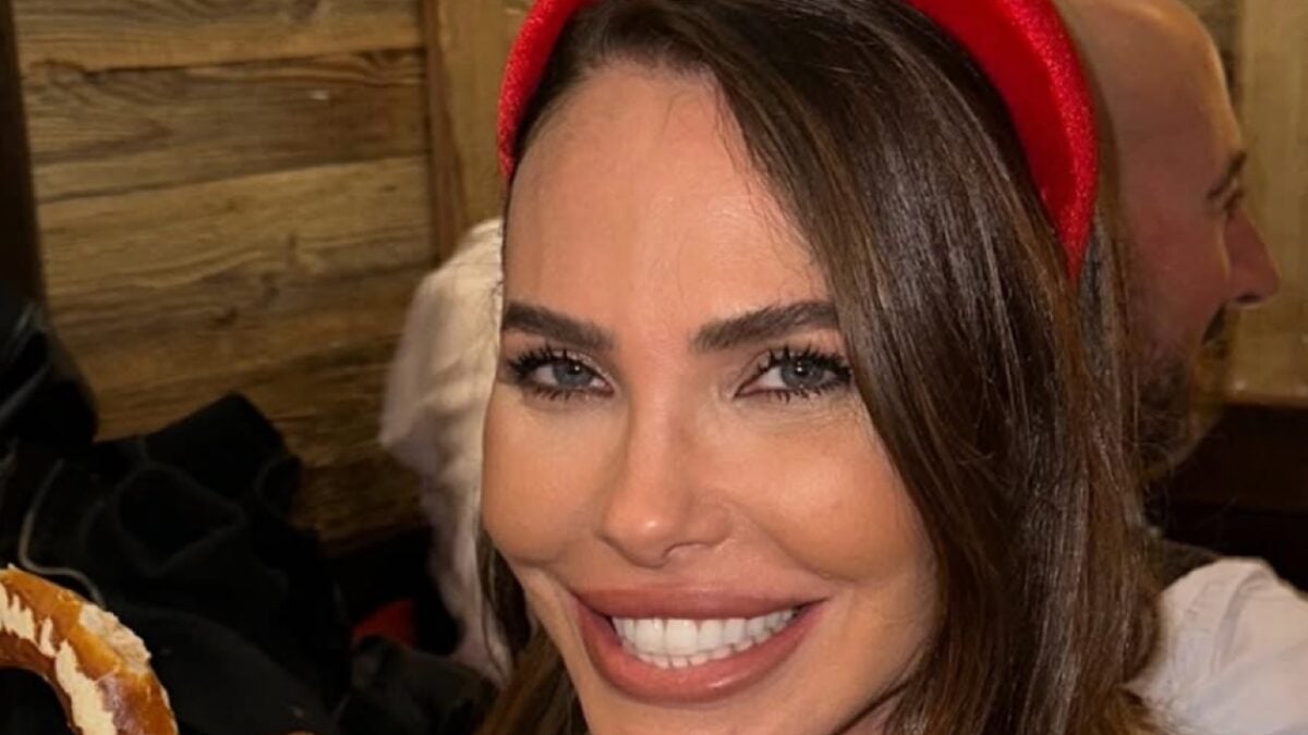 Ilary Blasi lascia tutti senza fiato con un pezzo vintage firmato Chanel che non tutte possono permettersi!