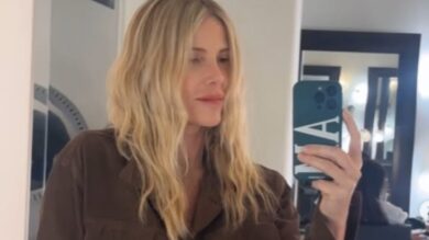 Alessia Marcuzzi, in rosso natalizio a Che Tempo Che Fa: che chic!