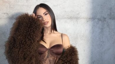 Giulia De Lellis, mozzafiato con il lussuoso abito di rose rosse! FOTO