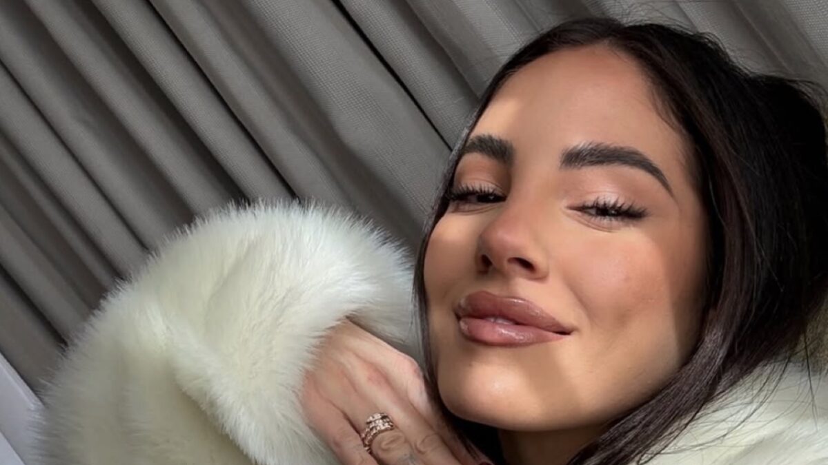 Giulia De Lellis, che chic con la mini Kelly by Hermès!