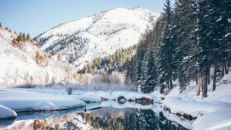 Le fragranze perfette per la montagna: i profumi che scaldano le giornate sulla neve