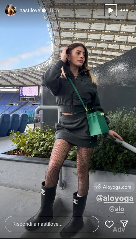 Chiara Nasti si mostra così sui social: che lusso con la borsa costosissima! Chiara Nasti si mostra così sui social: che lusso con la borsa costosissima!