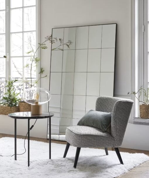 Uno specchio maxi firmato Maisons du Monde capace di ridefinire lo spazio Uno specchio maxi firmato Maisons du Monde capace di ridefinire lo spazio