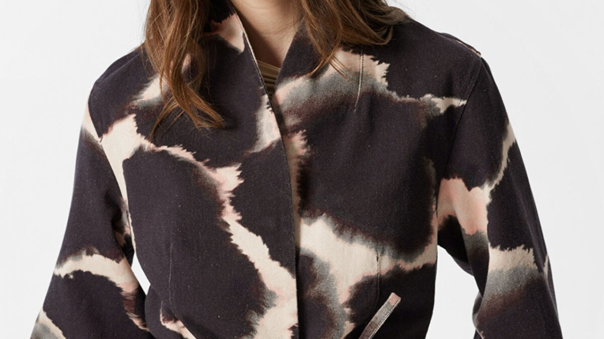 Scommettiamo che questa giacca kimono di & Other Stories ruberà il vostro cuore?