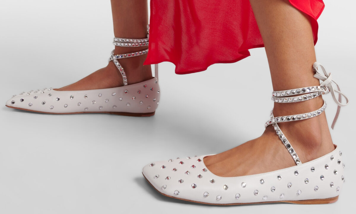 Qui le ballerine con nastri intorno alla caviglia da accaparrarsi ASAP Qui le ballerine con nastri intorno alla caviglia da accaparrarsi ASAP
