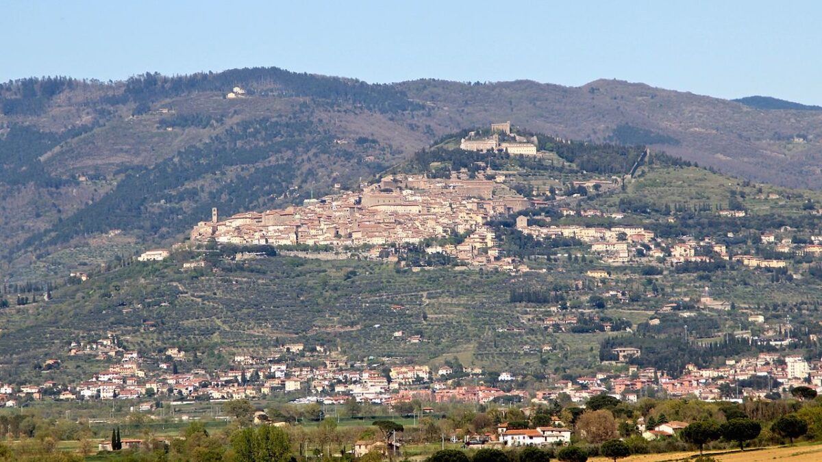 Questo borgo è un vero gioiello antico nel cuore della Toscana