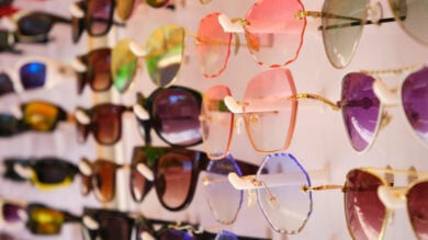 Trend alert! Gli occhiali da sole ovali sono il must della Primavera