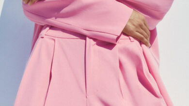 I pantaloni colorati firmati Zara sono il capo chic della mezza stagione
