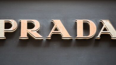 Prada compra Versace: l’accordo da 1,25 miliardi di euro