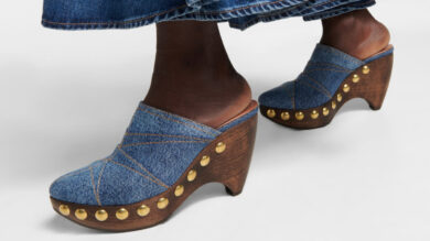 Sono gli zoccoli le scarpe più gettonate della mezza stagione