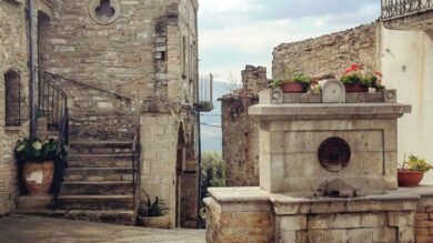 Lo chiamano il paese delle case di pietra ed è un Borgo della Basilicata tra i più belli d’Italia