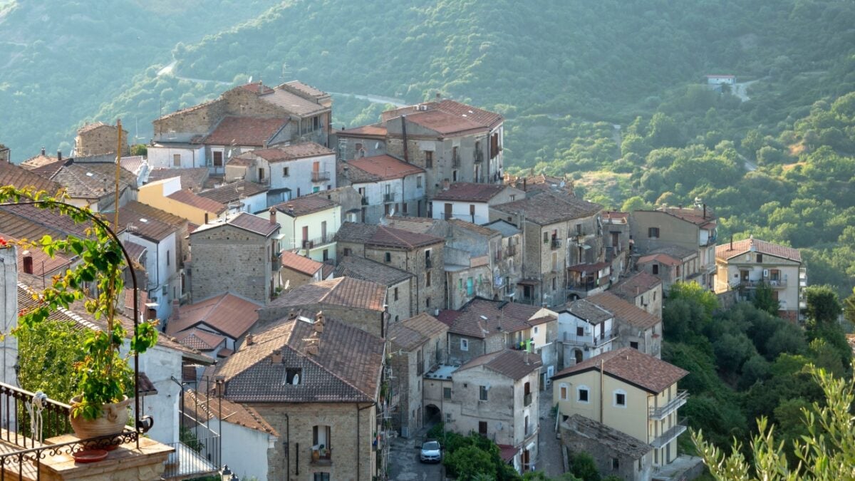 Scopri il “Borgo della poetessa”, una perla Lucana tra arte, storia e leggenda