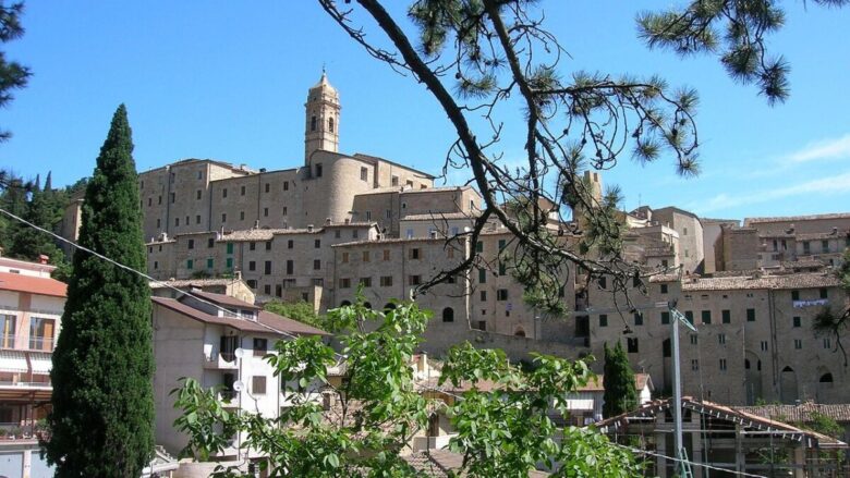 Questo borgo delle Marche è la meta perfetta per un weekend di quiete e slow living