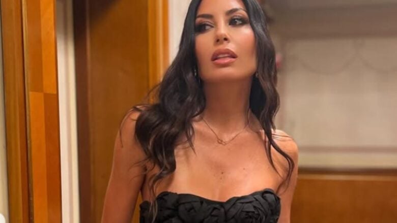 Elisabetta Gregoraci sfoggia la salopette di super tendenza firmata Miu Miu!