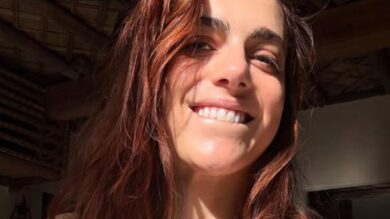 Miriam Leone, a Pasqua al mare in topless e con il cappello griffato che costa oltre 700 euro!