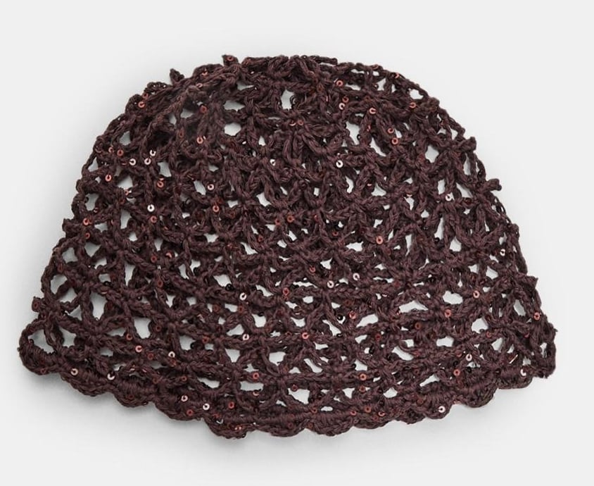 Il grande ritorno dei berretti crochet: il trend più cool (e nostalgico) dell’Estate 2025 Il grande ritorno dei berretti crochet: il trend più cool (e nostalgico) dell’Estate 2025
