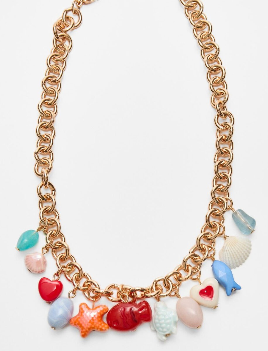Queste 6 collane a tema mare by Stradivarius promettono dei look all’ultima moda Queste 6 collane a tema mare by Stradivarius promettono dei look all’ultima moda