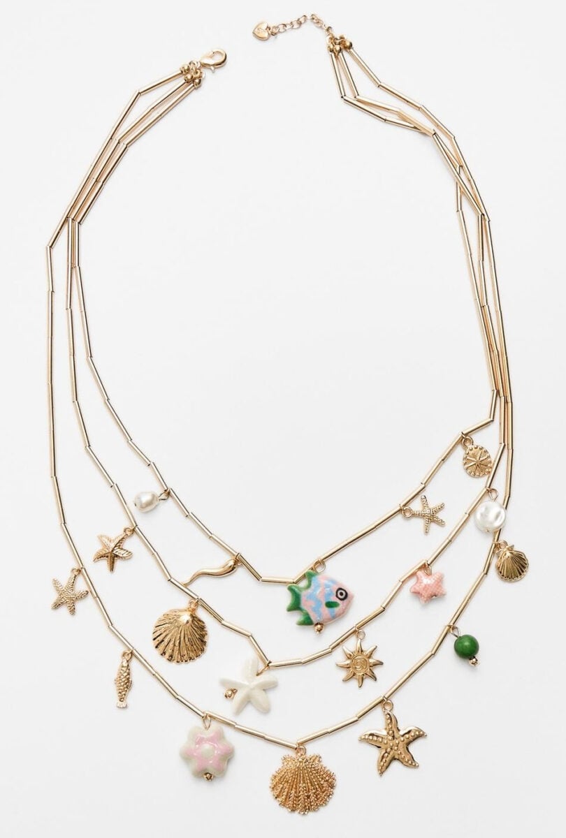 Queste 6 collane a tema mare by Stradivarius promettono dei look all’ultima moda Queste 6 collane a tema mare by Stradivarius promettono dei look all’ultima moda