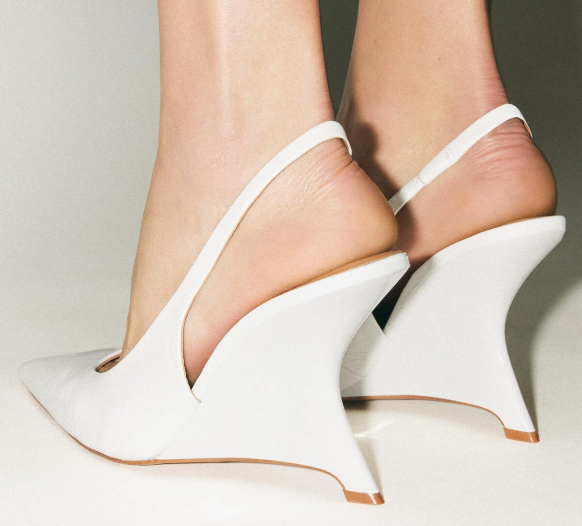 Zara firma le zeppe più belle della Primavera 2025 Zara firma le zeppe più belle della Primavera 2025