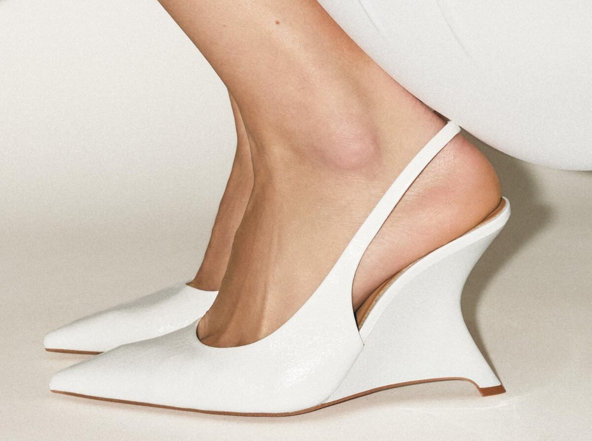 Zara firma le zeppe più belle della Primavera 2025 Zara firma le zeppe più belle della Primavera 2025