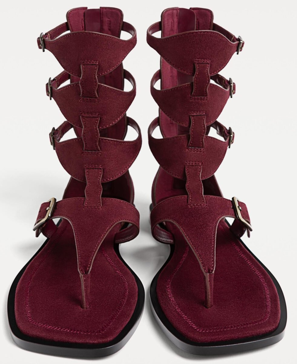 Sono firmati Stradivarius i sandali comfy glam più belli del momento Sono firmati Stradivarius i sandali comfy glam più belli del momento