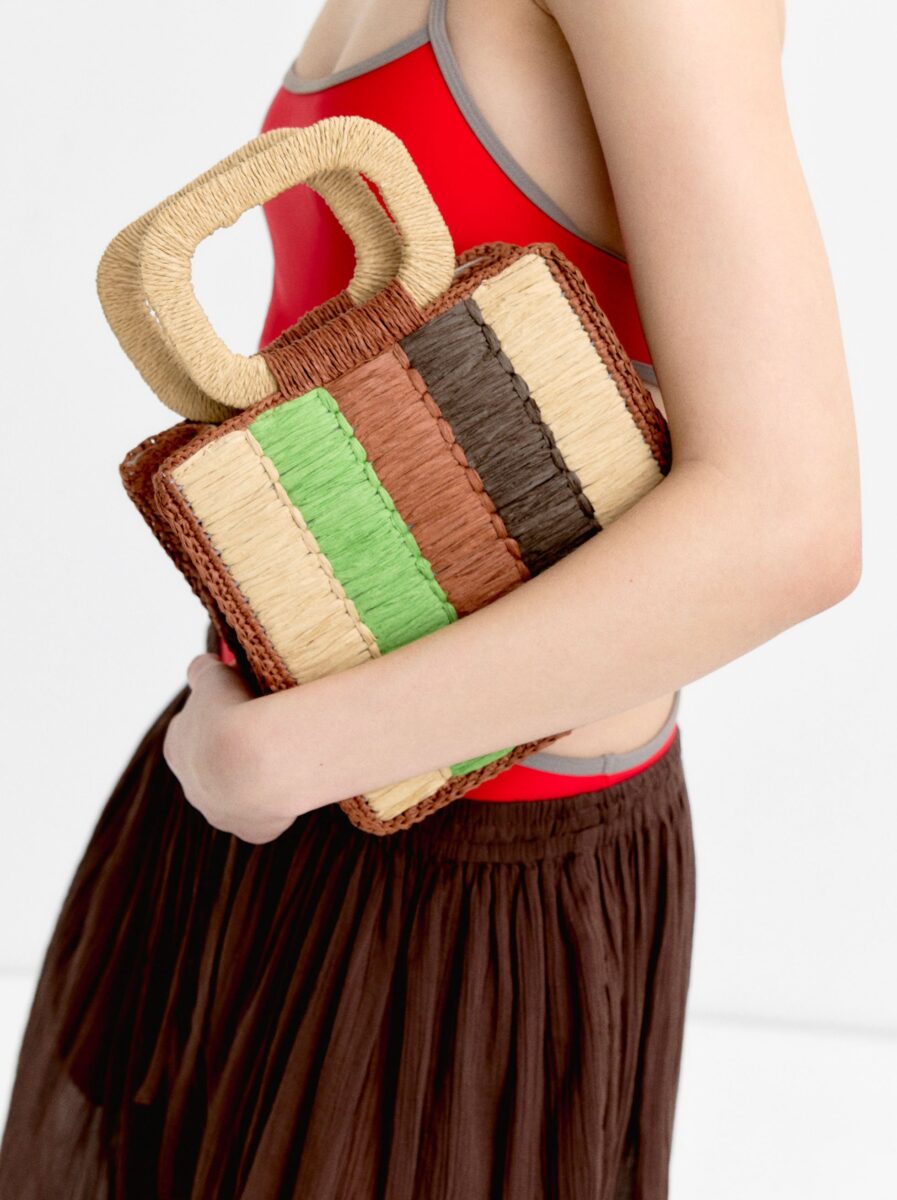 Scommettiamo che questa borsa effetto paglia firmata Parfois ruberà il vostro cuore? Scommettiamo che questa borsa effetto paglia firmata Parfois ruberà il vostro cuore?