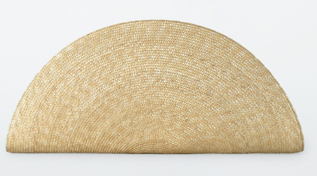 Scommettiamo che questa pochette in paglia di COS ruberà il vostro cuore? Scommettiamo che questa pochette in paglia di COS ruberà il vostro cuore?