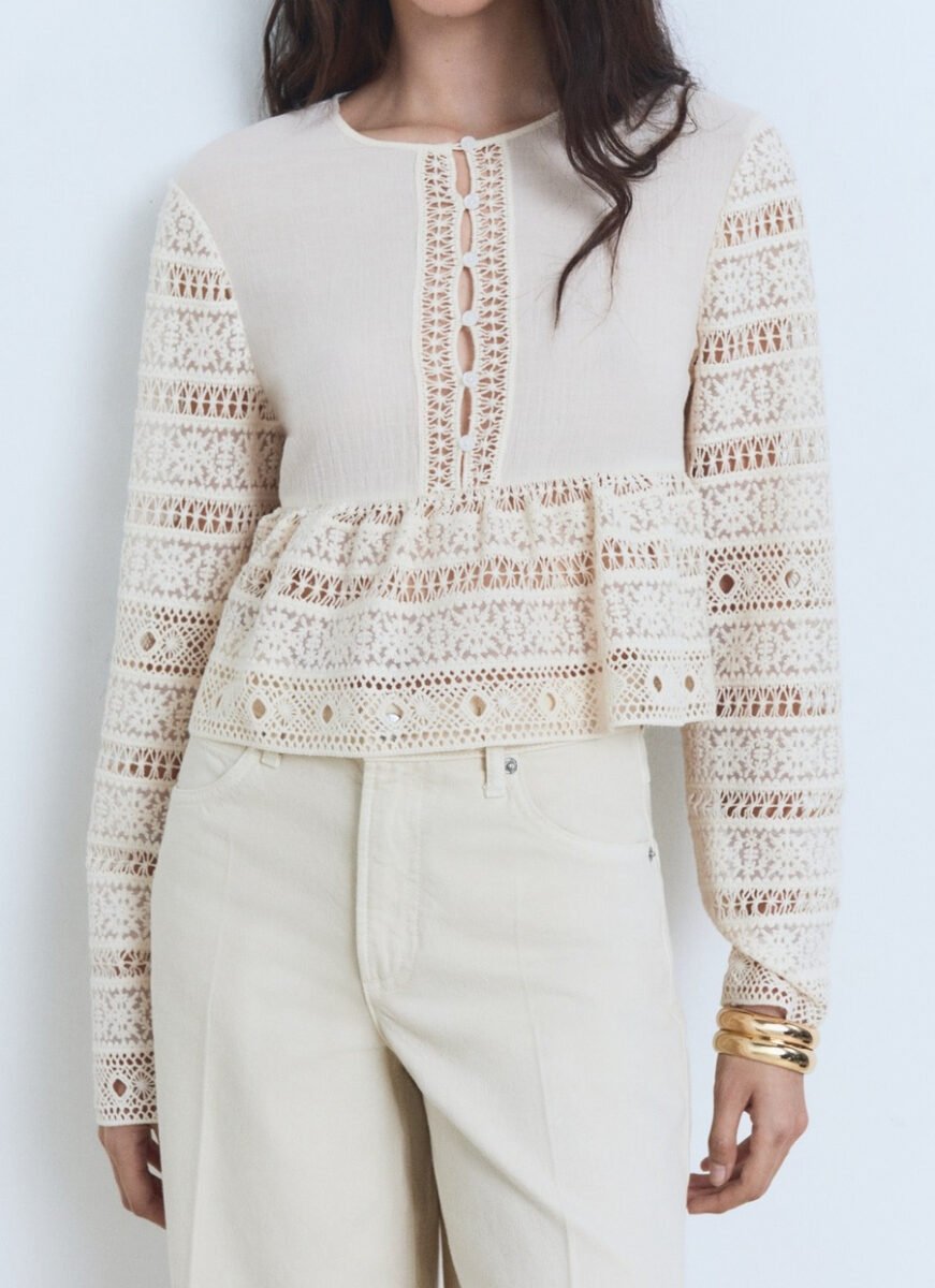 Questa blusa in cotone ricamato firmata Mango è un sogno ad occhi aperti Questa blusa in cotone ricamato firmata Mango è un sogno ad occhi aperti