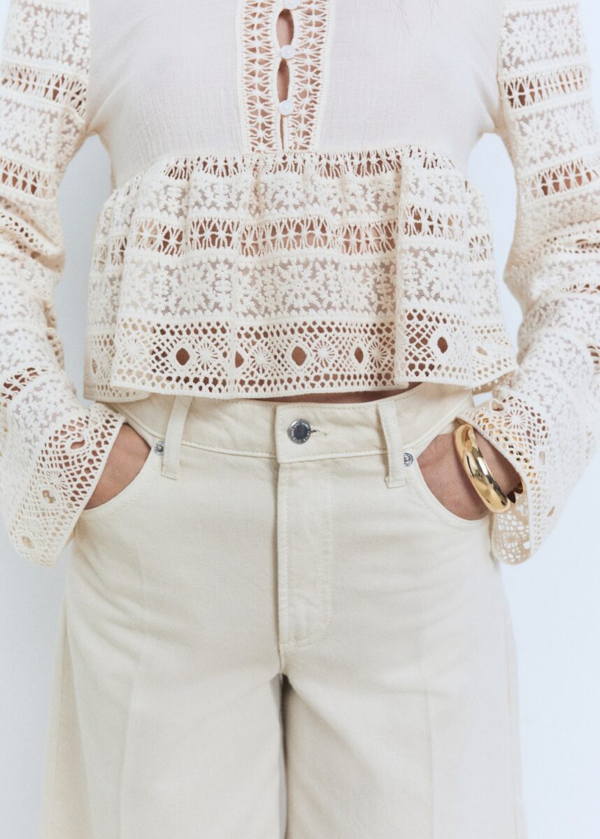 Questa blusa in cotone ricamato firmata Mango è un sogno ad occhi aperti Questa blusa in cotone ricamato firmata Mango è un sogno ad occhi aperti