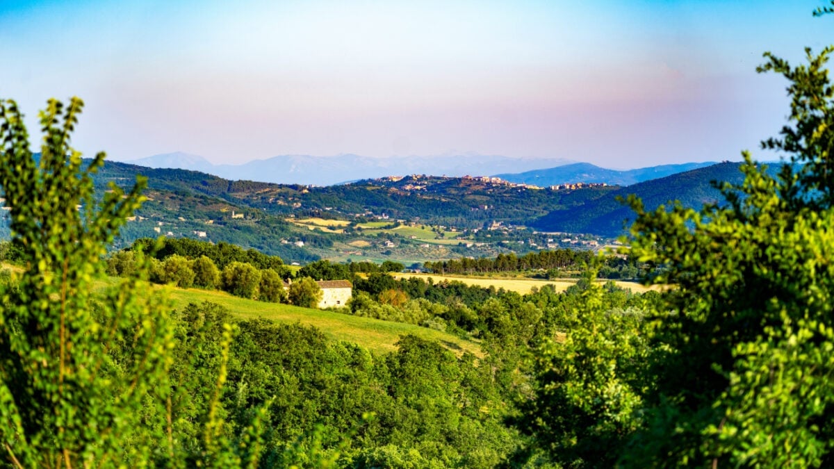 Un viaggio alla scoperta di un Borgo in Umbria che fa sorridere e innamorare