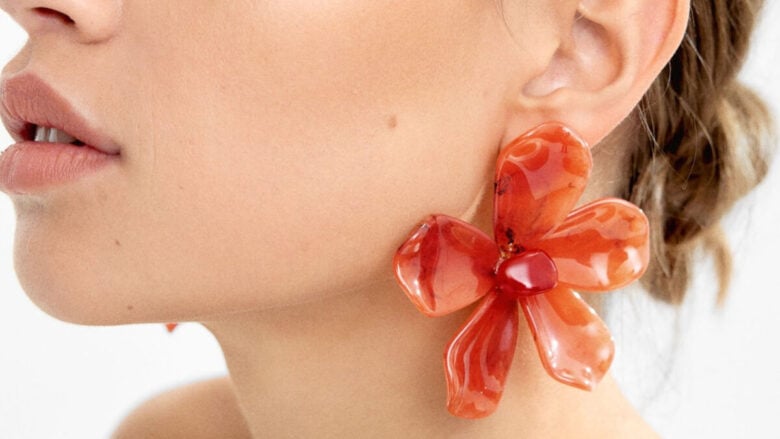 I gioielli in resina sono il must have del momento. Da non perdere!