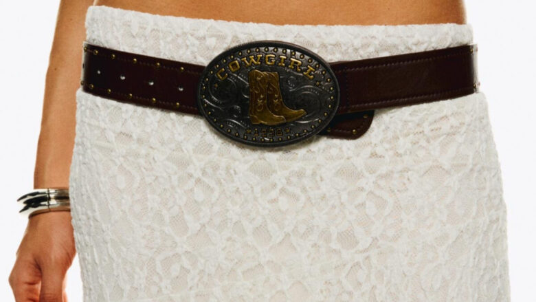 Tutte pazze per le gonne lunghe in pizzo: il capo più elegante (e sexy) dell’estate 2025!