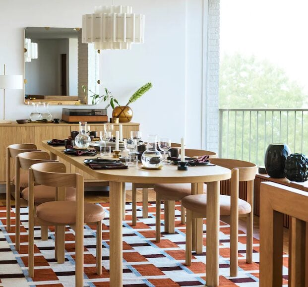 Il nuovo tavolo con sedie IKEA è già un’icona: design scandinavo ai massimi livelli! Il nuovo tavolo con sedie IKEA è già un’icona: design scandinavo ai massimi livelli!