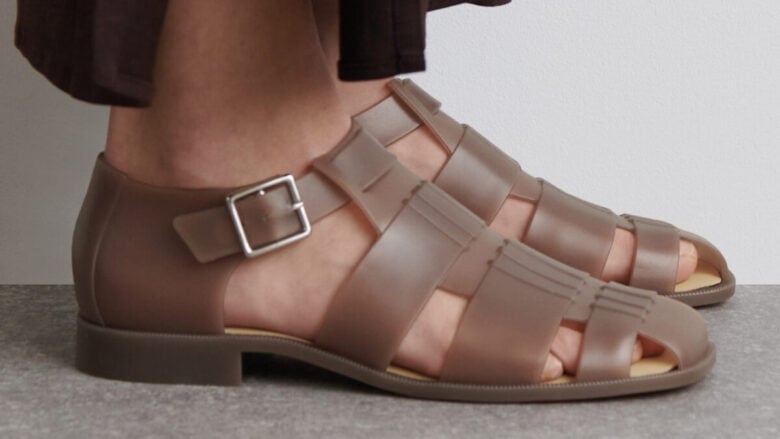 Sapevate che le scarpe jelly sono le protagoniste della Primavera-Estate 2025?