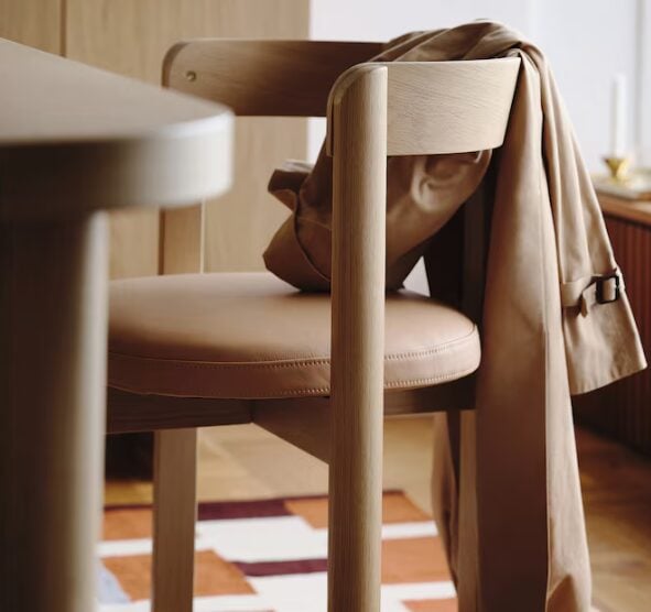 Il nuovo tavolo con sedie IKEA è già un’icona: design scandinavo ai massimi livelli! Il nuovo tavolo con sedie IKEA è già un’icona: design scandinavo ai massimi livelli!
