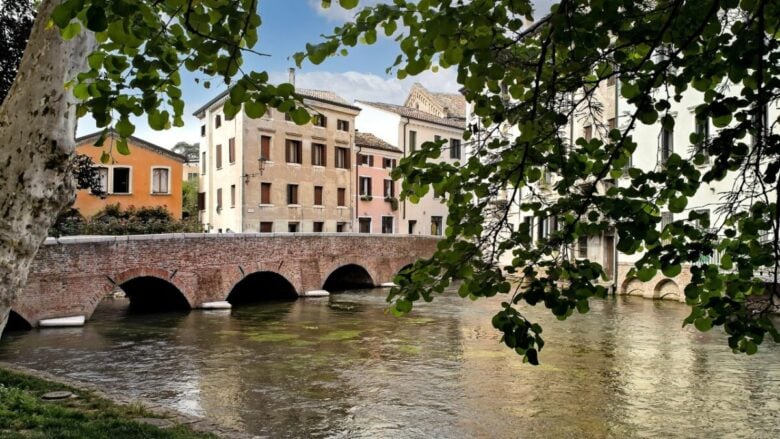 Treviso, la città veneta che incanta: tra canali pittoreschi, portici eleganti e architetture uniche