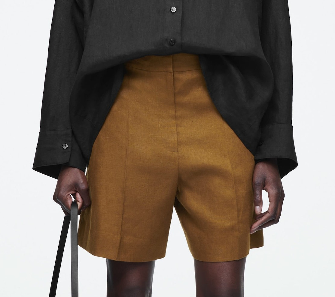 Ecco i pantaloncini firmati COS approvati dalle fashion addicted… Ecco i pantaloncini firmati COS approvati dalle fashion addicted…