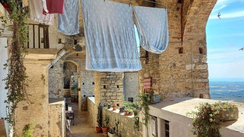 Lo chiamano il “Balcone dello Jonio”, è uno dei borghi più belli d’Italia!