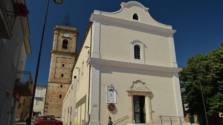 Il Borgo tra mare e uliveti dove il tempo scorre lento e i sapori sono ancora autentici